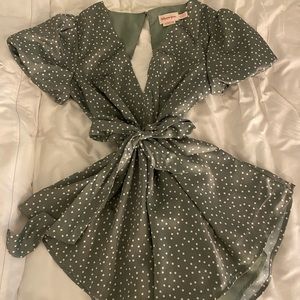 Womens Showpo green dress khaki play suit size US4